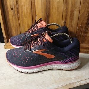Brooks Women's Athletic Shoes Size 10